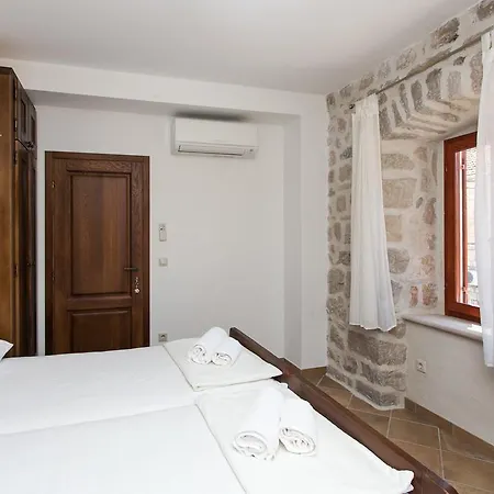 Vila Petrosa Gruda